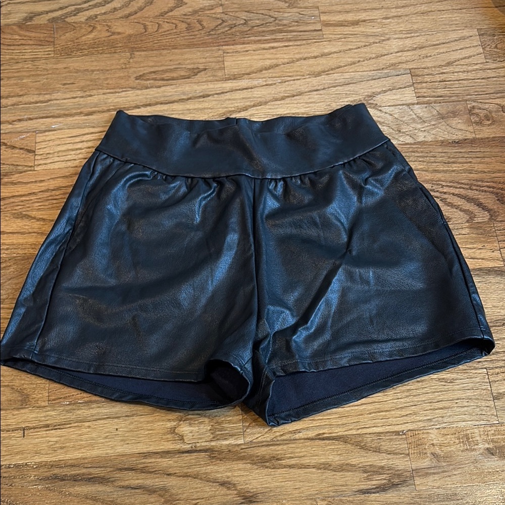 Commando Black Faux Leather Shorts Sleek Design
